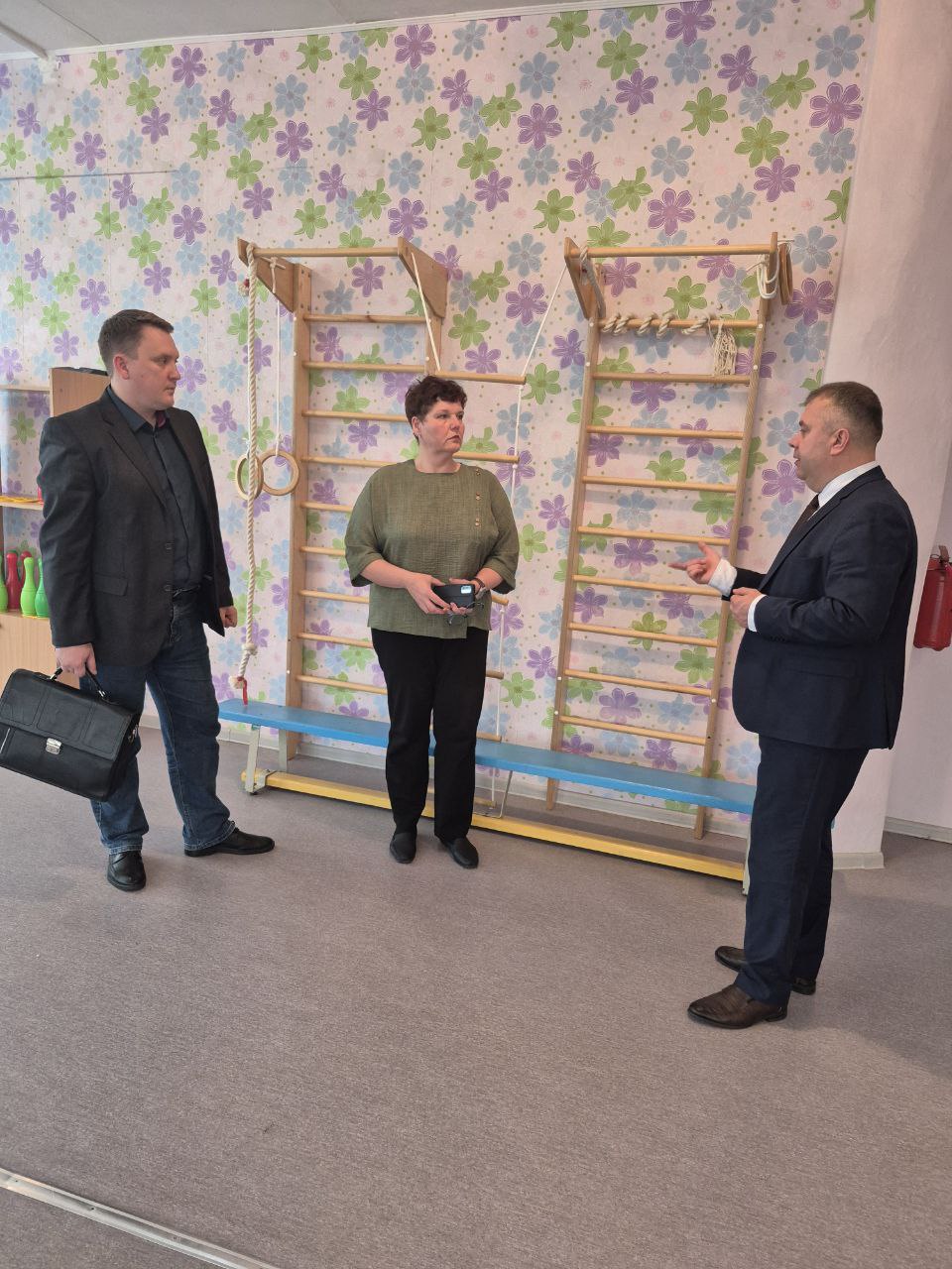 photo 5215433304012688488 y