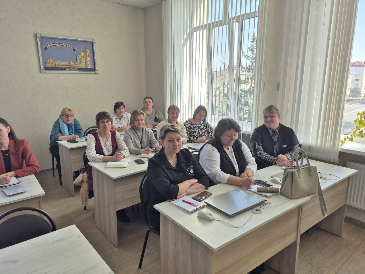 photo 5303240981211715218 y